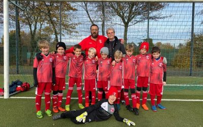 Großzügige Trikotspende für Rot-Weiss Lintorf